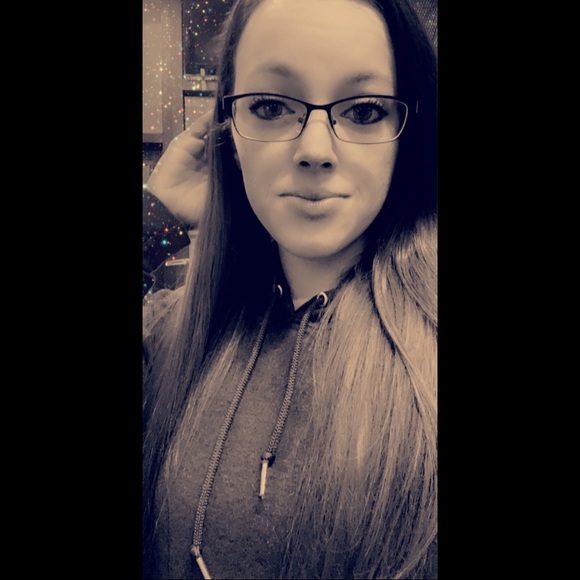 Meet your Posher, Emily - Picture 1 of 1